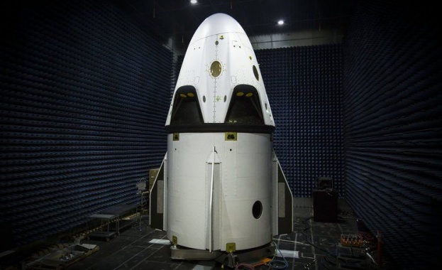 След кратко прехвърчане на искри между НАСА и SpaceX двете