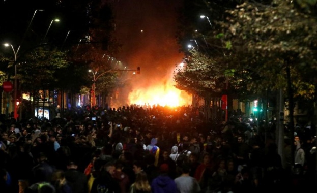 Мирна демонстрация на привърженици на независимостта на испанската област Каталуния