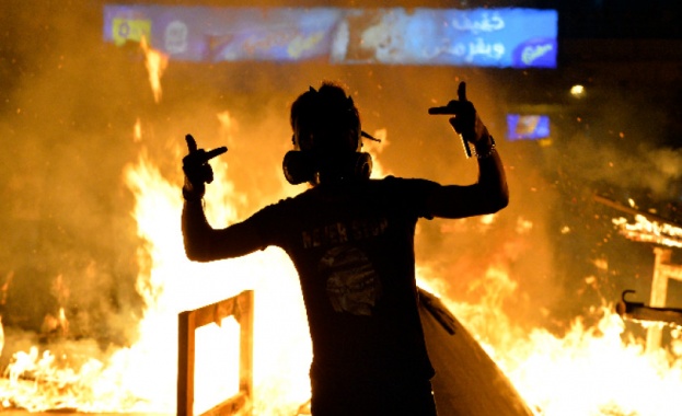 Ливанското правителство е изправено пред призиви да подаде оставка след