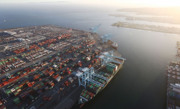 Съединените щати въвеждат от днес мита на редица стоки от