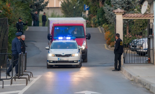 Започна транспортирането на бюлетините и изборните книжа към избирателните комисии