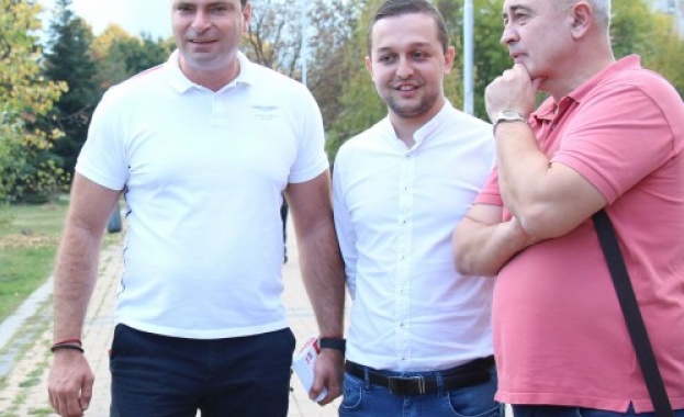 В парк Мир и дружба паркът пред УНСС вчера най младият