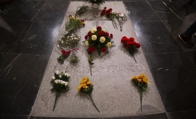 Тленните останки на испанския диктатор ген Франсиско Франко ще бъдат