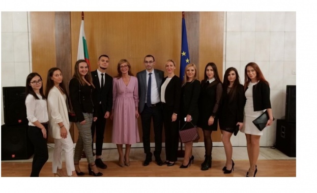 Вицепремиерът и министър на външните работи Екатерина Захариева изрази надежда