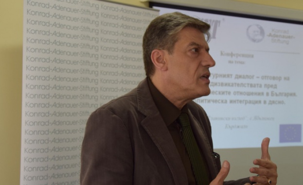 Младите избиратели взимат решение за кого да гласуват в последния