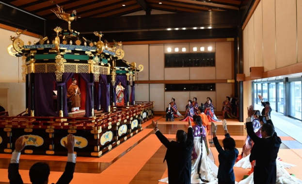 Японският император Нарухито официално обяви своето възкачване на престола съобщава