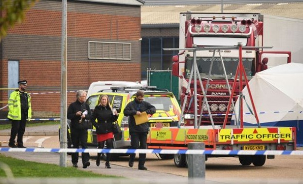 Британската полиция започна работа по идентифицирането на 39 те жертви намерени