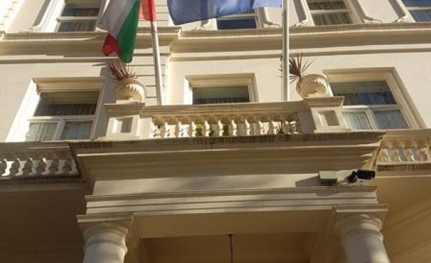 Посолството ни в Лондон е в контакт с британските власти