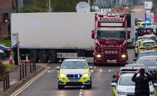 Контейнерът в който бяха намерени телата на 39 души опитващи