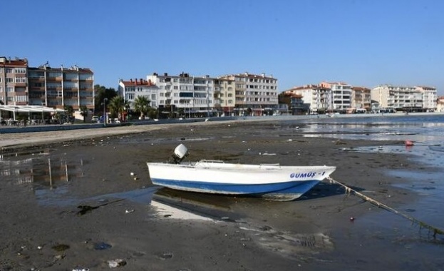Морето при северозападния турски окръг Текирдаг се отдръпна на 25