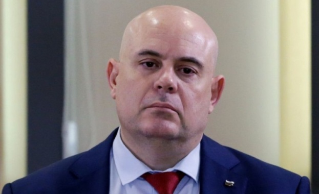 Прокуратурата трябва да поеме отговорност за собственото си управление заяви