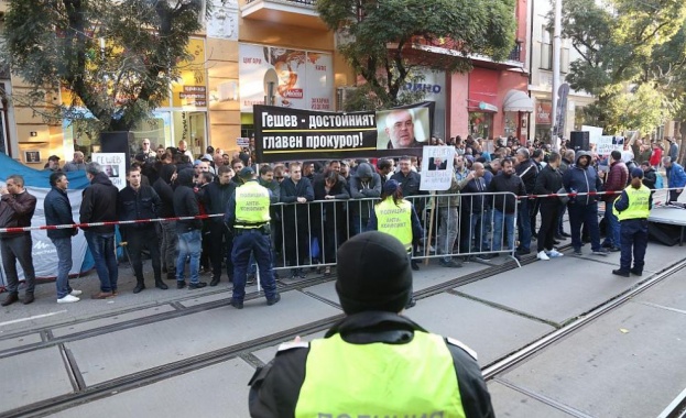 Безпрецедентни мерки за сигурност съпътстват избора на нов главен прокурор