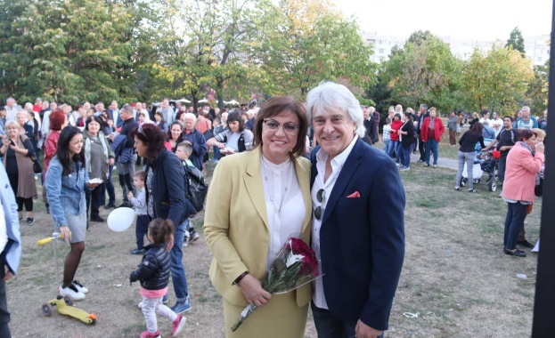 Здравей София Тук съм да подкрепя нашите кандидати за общински