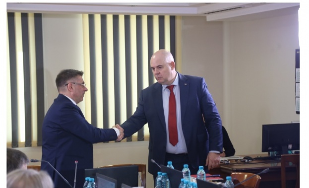 Първи обещания приличащи повече на закани отправи новоизбраният главен прокурор