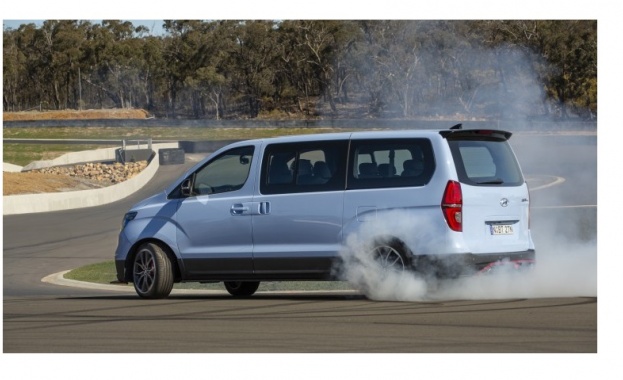 Hyundai продължава да популяризира спортната си дивизия N с чисто