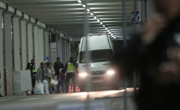 607 от 1 613 секционни избирателни комисии са предали изборните