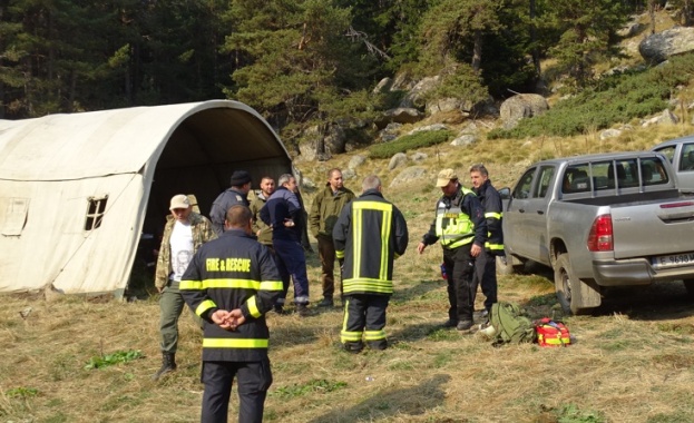 180 души служители от паркове Рила и Пирин пожарникари