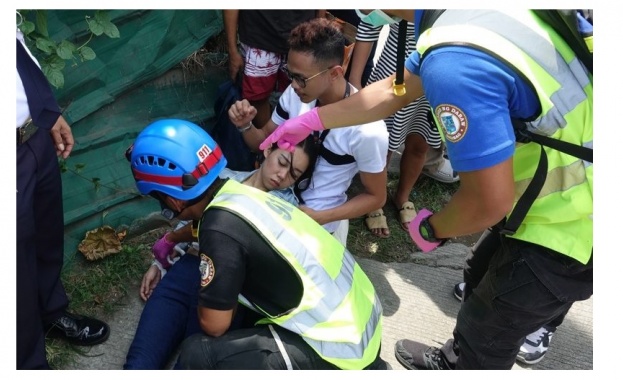 Най малко двама души загинаха и десетки са ранени при силното