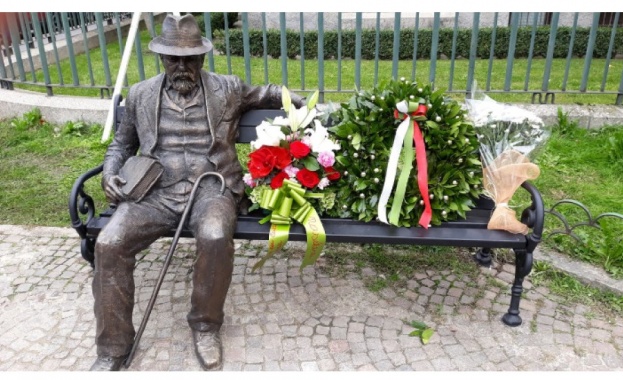 При много голям интерес в Милано бе открит паметник пейка на