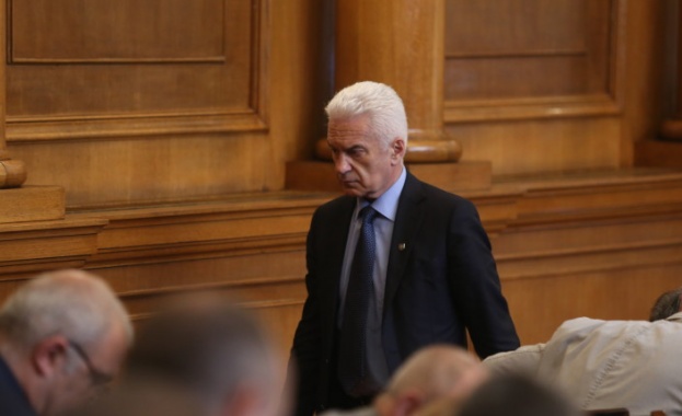 Парламентът прие оставките на двама депутати Лиляна Павлова и
