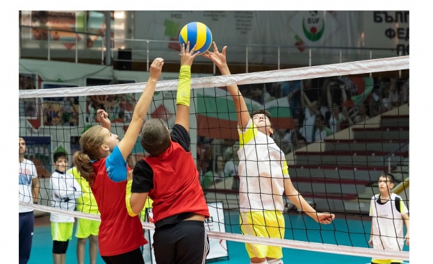 Близо 400 ученици в 32 отбора премериха сили в квалификационните