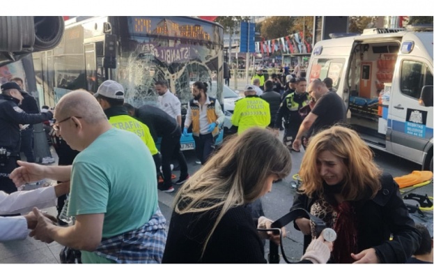 Най малко 13 души бяха ранени двама от които тежко след