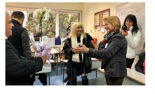 Примата на българската естрада Лили Иванова пусна своята бюлетина на