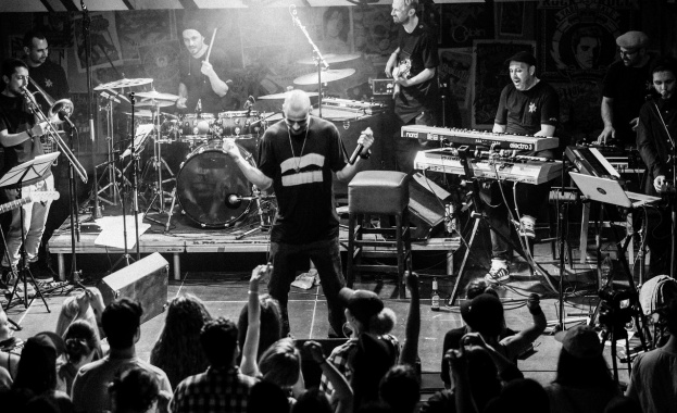 Първият по рода си Hip Hop проект с live банда в
