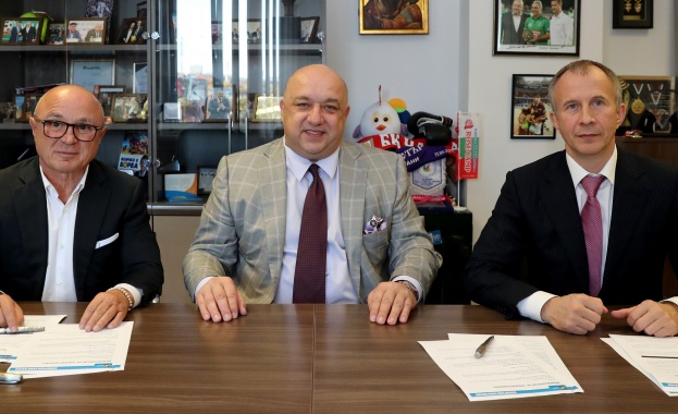 Министърът на младежта и спорта Красен Кралев награди с почетни