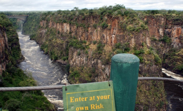 Виктория най големият водопад в Африка е на път да пресъхне