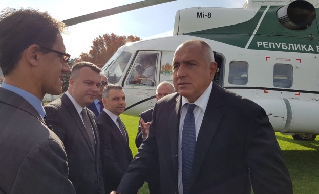 Министър-председателят Бойко Борисов пристигна в Сърбия, където ще участва в