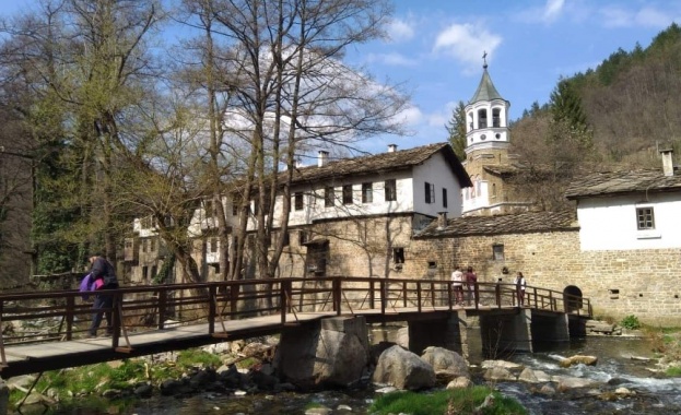 Мостът при Дряновския манастир разрушен от наводненията през юни ще