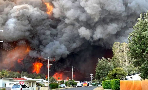Остава критична обстановката в обхванатите от масивни горски пожари австралийски