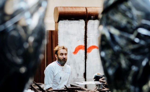 Френският шоколадов скулптор Патрик Роже отбеляза 30 годишнината от падането на