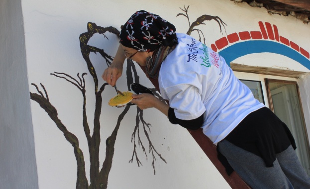 Фестивал Цветовете на улицата с атрактивни и нетрадиционни методи на