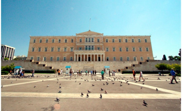Председателят на гръцкия парламент съобщи, че служебните коли на депутатите