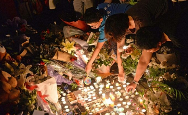 Над 50 души повечето деца пострадаха след като мъж нахлу