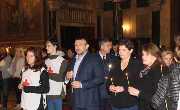 Заупокойни молитви за жертвите на ПТП се отслужиха в храмовете