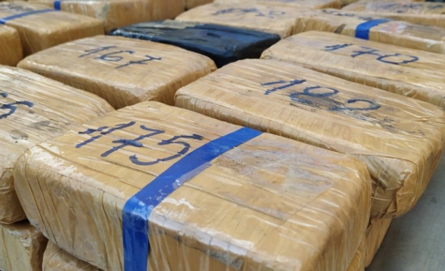 57-те пакета с хероин са били укрити в специално изградени