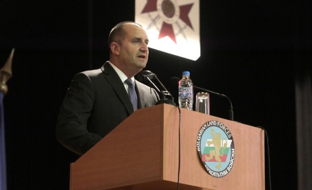 Президентът и върховен главнокомандващ на Въоръжените сили Румен Радев каза