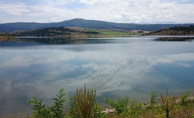 Водата на язовир Долна Диканя е заразена със салмонела и