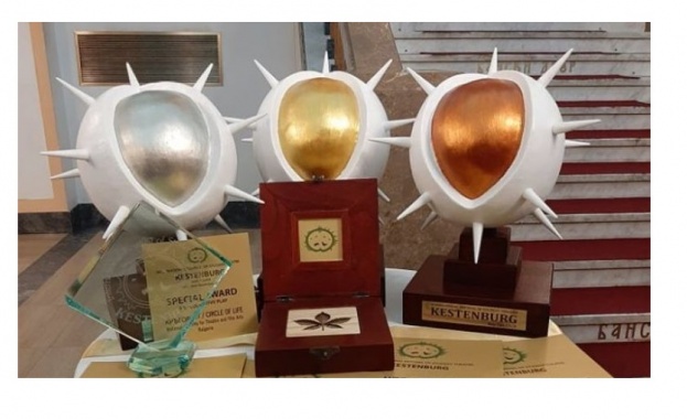 С шест награди ще се завърне класът на проф Жени