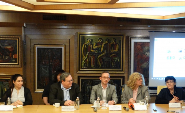 За първи път на 15 ноември 2019 в историята три