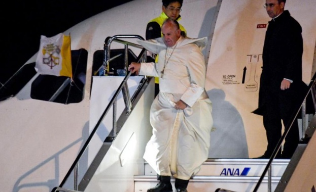 Папа Франциск пристигна на четиридневно посещение в Япония откъдето се
