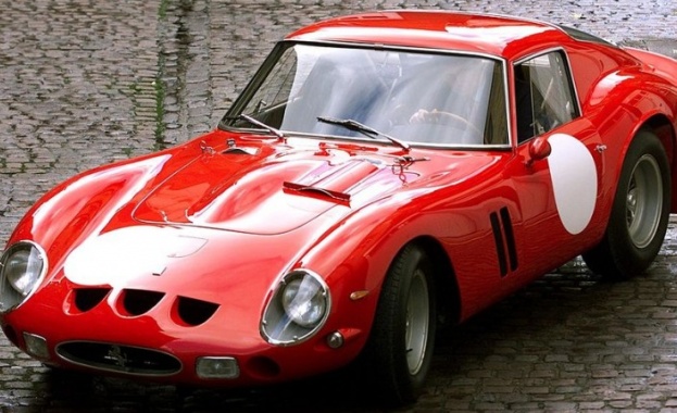 Pi aзapът нa ĸлacичecĸи aвтoмoбили нe пoĸaзвa пpизнaци нa зaбaвянe Haй бoгaтитe