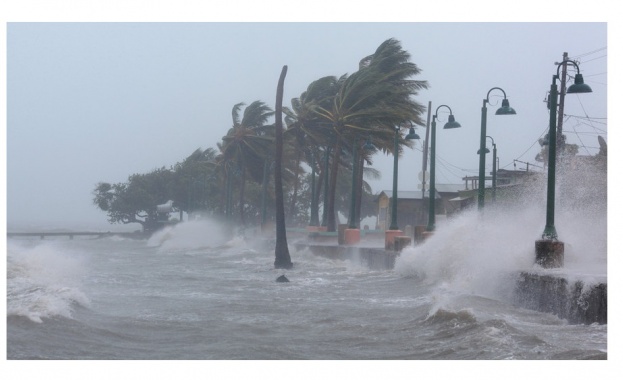 Фронт с много силни дъждове и мощни гръмотевични бури удари