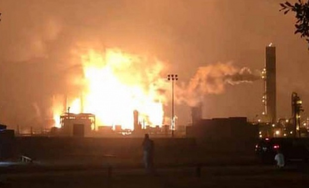 Мащабна експлозия в нефтохимически завод в Порт Неч Тексас в