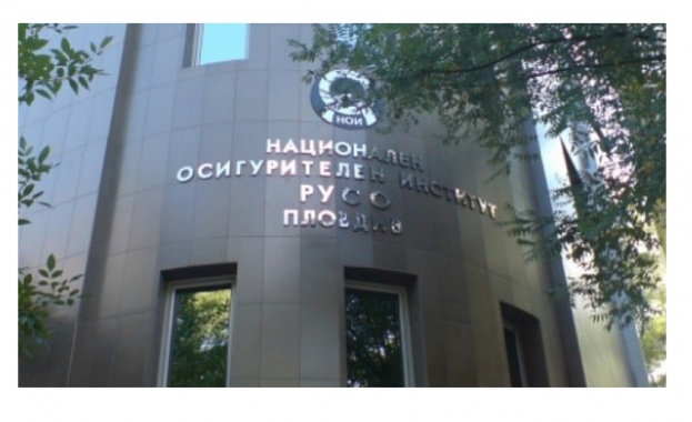 Крупна схема за източване на НОИ чрез фалшиви удостоверения за