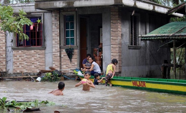 Най малко 17 души станаха жертвите на тайфуна Камури във Филипините
