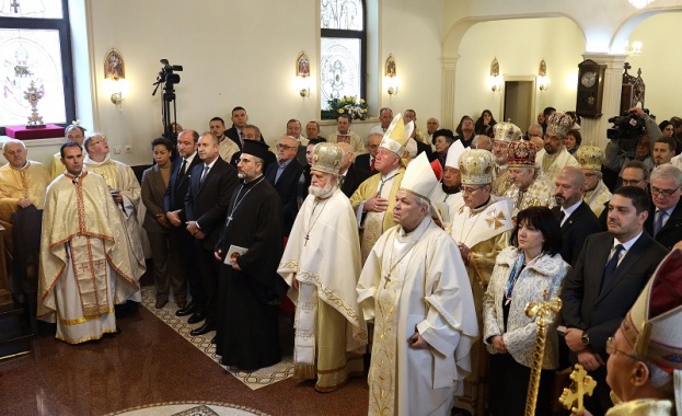 Държавният глава Румен Радев присъства на Света литургия за въздигане